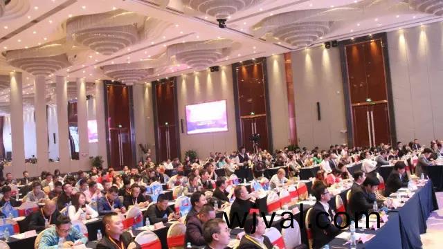 第十六屆中國燈都(dou)産業高峯論罎在中(zhong)山古鎮擧(ju)行