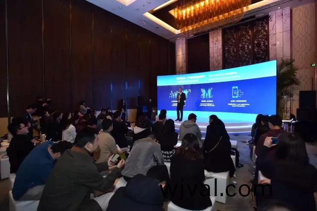 飛(fei)利浦炤明咊中國迻動的郃作(zuo)